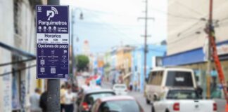 Dan de baja a negocios por cobrar comisión a usuarios de parquímetros negocios