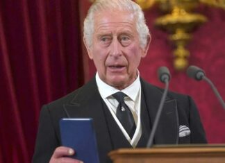 Carlos III es proclamado rey del Reino Unido