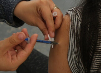 Aplicarán segundas dosis contra COVID-19 a menores de Puebla capital y 14 municipios segundas