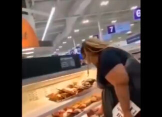 Veganos arman funeral a carne en supermercado de EU veganos