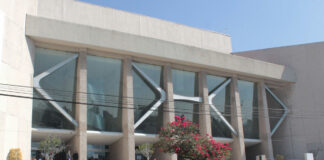 Hombre muere en sanitarios de la Secretaría de Finanzas Hombre