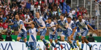 Club Puebla vence a Chivas y avanza a la liguilla