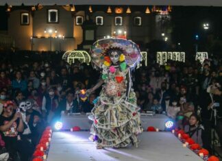 Cholula inicia celebración de Día de Muertos con Desfile de Catrinas, ofrendas y arte