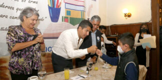 Ayuntamiento entrega reconocimientos a hijos de trabajadores de Limpia ayuntamiento