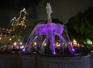 Fuentes de la capital se iluminan de rosa por prevención del cáncer de mama fuentes