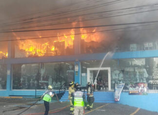 Se registra incendio en Galerías el Triunfo de CDMX incendio