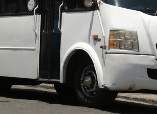 Golpean a pasajeras de transporte público en San Jorge pasajeras