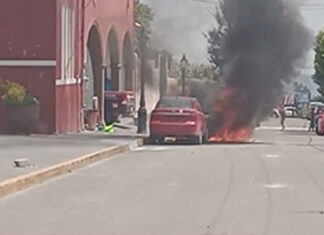 Queman patrulla tras liberación de presuntos ladrones en Calpan patrulla