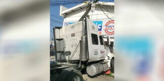 Tráiler choca y deja dos lesionados en Xonacatepec tráiler