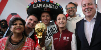 Recibe Claudia Sheinbaum el trofeo del Mundial FIFA 2022 Trofeo