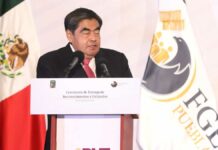 Barbosa preside entrega de reconocimientos a personal FGE Barbosa