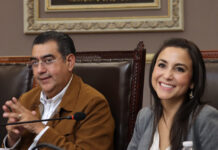 Diputados dan reconocimiento a poblana que colabora en la NASA Diputados