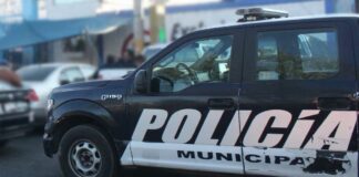 Taxistas apalean a presunto ladrón en Tepeaca Taxistas