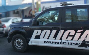 Taxistas apalean a presunto ladrón en Tepeaca Taxistas
