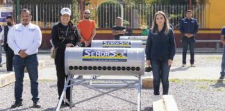 Entrega Paola Angon 455 calentadores en Momoxpan y Manantiales