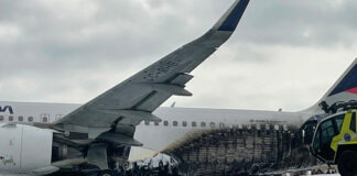 Avión de Latam choca contra camión de bomberos en Lima; hay 2 muertos avión