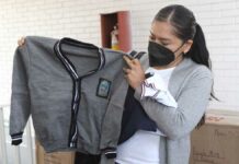 Uniformes escolares y zapatos llegan a primarias y secundarias Uniformes