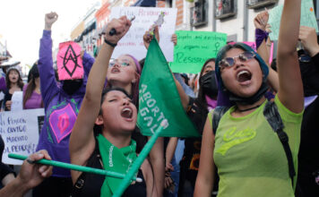 Marchan contra la violencia de género en Puebla violencia
