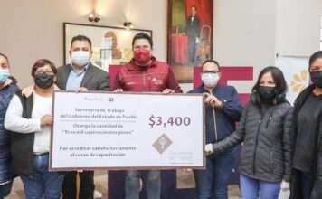 Entregan becas de “Capacitación para el Empleo” en Tehuacán
