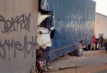 Camión se estrella en la México – Puebla; hay 2 muertos Camión