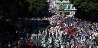 Marea guinda inunda calles del centro de Puebla Puebla