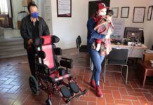 SEDIF entrega silla de ruedas especializada a niño de Libres SEDIF