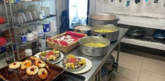 SMDIF brinda cena navideña a personas en situación de calle SMDIF