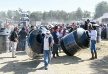 Norma Layón entrega 800 tinacos en 11 juntas auxiliares de Texmelucan tinacos