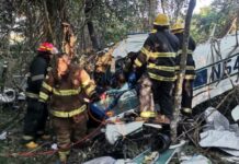 Se desploma avioneta en Puerto Vallarta; hay 2 heridos