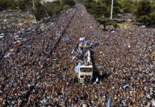 Presidente de Argentina justifica caos en desfile de Campeones del Mundo argentina