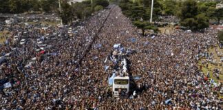 Presidente de Argentina justifica caos en desfile de Campeones del Mundo argentina