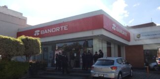 Golpean a cajera y roban 50 mil pesos a banco en Anzures Asalto Banco Banorte