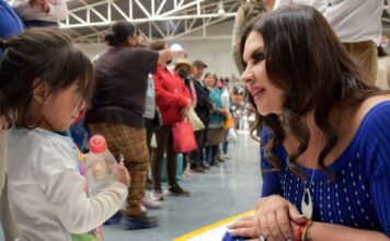 Norma Layón entrega Canasta del Bienestar en Texmelucan