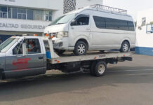 SMT detiene a unidad de transporte turístico irregular