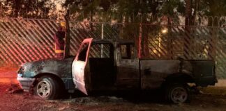 Investigan quema de camioneta en calles de Lomas de San Miguel Camioneta