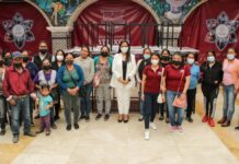 Entregan mobiliario y computadoras a escuelas de Atlixco