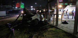 Pareja sale ilesa de choque que incendió su auto en Vía Atlixcáyotl Pareja