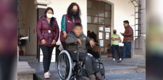 SEDIF entrega silla de ruedas a niño de 13 años SEDIF