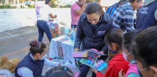 SMDIF reparte juguetes a más de 400 niñas y niños de Totimehuacan SMDIF