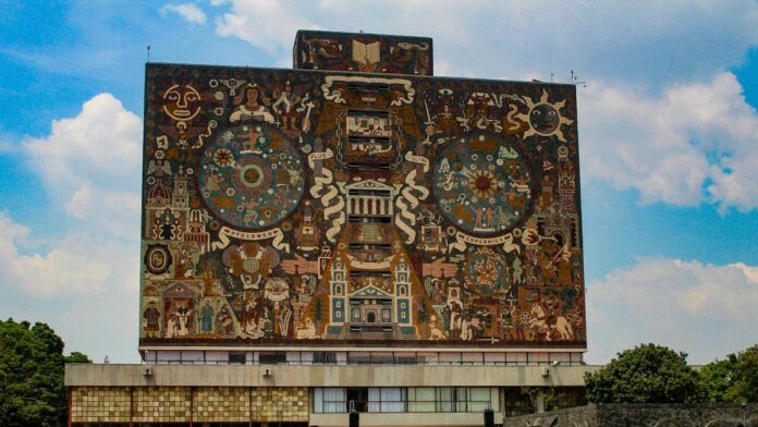 Universitarios