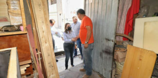 Paola Angon supervisa entrega de calentadores solares en Cholula Calentadores