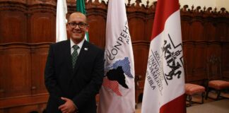 Maestro de la IBERO recibe Medalla al Mérito Panamericano de Turismo Maestro