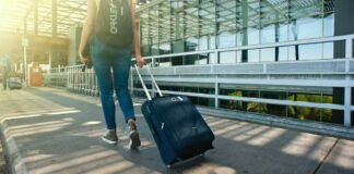 Aerolíneas en EU reanudan vuelos tras falla informática Vuelos