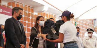 Ariadna Ayala entrega uniformes a policías y bomberos de Atlixco Ariadna