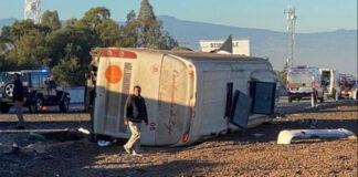 Vuelca camión de peregrinos de Ajalpan; hay 3 muertos y 19 lesionados Camión