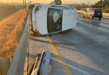 Conductor se queda dormido y vuelca en Periférico Conductor