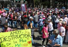 Reforma Electoral: poblanos marchan al grito de “El INE no se toca”