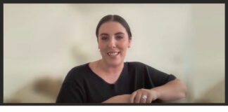 Egresada UDLAP explica las claves para un podcast exitoso Egresada