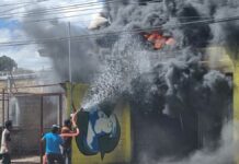 Incendio deja solo daños materiales en recicladora de Puebla Incendio