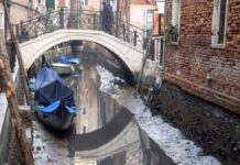 Venecia: Canales se secan por marea baja Venecia
